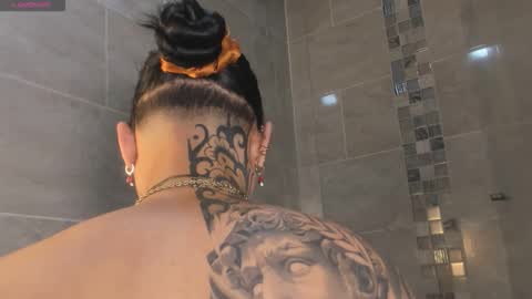 ohyesly_ online show from March 8, 8:18 am