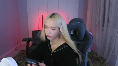 Snapshot of okerriella chatting on May 7, 12:21 pm Ami online show from May 7, 12:21 pm