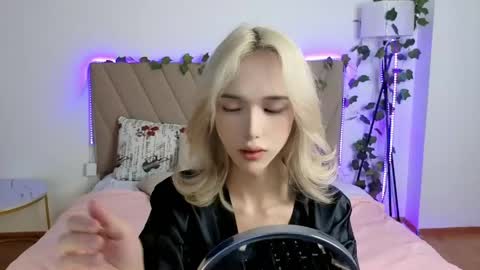 Snapshot of okerriella chatting on June 5, 9:59 am Ami online show from June 5, 9:59 am