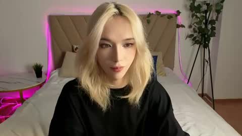Snapshot of okerriella chatting on June 17, 2:51 pm Ami online show from June 17, 2:51 pm