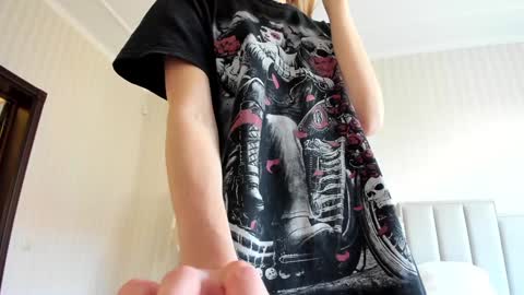 Snapshot of oksanafedorova chatting on September 17, 11:45 am Welcome to my fans page online show from September 17, 11:45 am