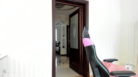 Snapshot of oksanafedorova chatting on September 18, 1:02 pm Welcome to my fans page online show from September 18, 1:02 pm