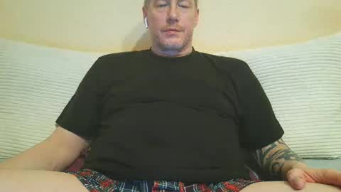 olavdelux online show from March 1, 9:50 pm