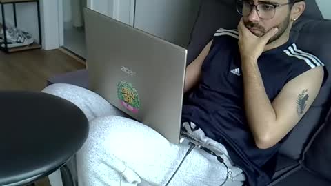 Snapshot of olavioneto chatting on November 2, 7:38 pm hairyBRboy online show from November 2, 7:38 pm