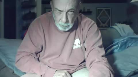 Snapshot of old_bald63 chatting on November 29, 12:57 am old_bald63 online show from November 29, 12:57 am