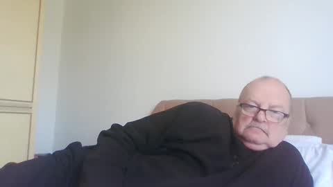 Snapshot of old_fkrr_ chatting on May 16, 9:39 am old_fkrr_ online show from May 16, 9:39 am