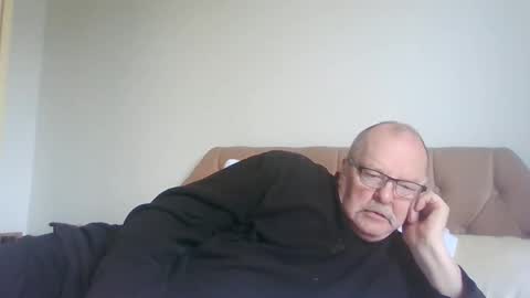 Snapshot of old_fkrr_ chatting on May 19, 10:32 am old_fkrr_ online show from May 19, 10:32 am