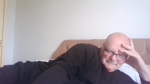 Snapshot of old_fkrr_ chatting on May 22, 11:05 am old_fkrr_ online show from May 22, 11:05 am