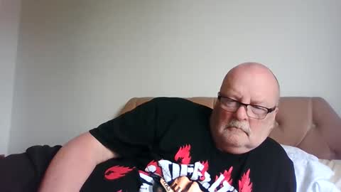 Snapshot of old_fkrr_ chatting on May 27, 10:34 am old_fkrr_ online show from May 27, 10:34 am