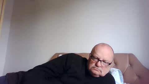 Snapshot of old_fkrr_ chatting on June 8, 10:04 am old_fkrr_ online show from June 8, 10:04 am