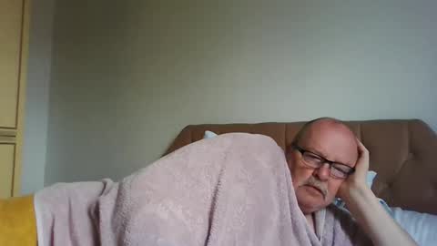 Snapshot of old_fkrr_ chatting on June 9, 11:22 am old_fkrr_ online show from June 9, 11:22 am