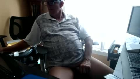 Snapshot of olderandwiser chatting on June 23, 8:29 pm Older and Wiser online show from June 23, 8:29 pm