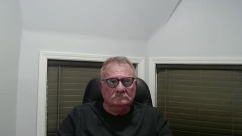 Snapshot of oldguybigd chatting on May 7, 5:46 am oldguybigd online show from May 7, 5:46 am