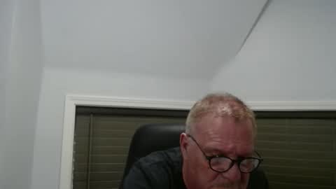 Snapshot of oldguybigd chatting on May 9, 6:29 am oldguybigd online show from May 9, 6:29 am