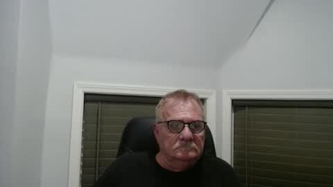 Snapshot of oldguybigd chatting on May 15, 5:03 am oldguybigd online show from May 15, 5:03 am