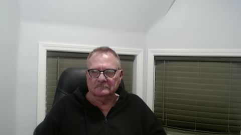 Snapshot of oldguybigd chatting on May 20, 4:29 am oldguybigd online show from May 20, 4:29 am