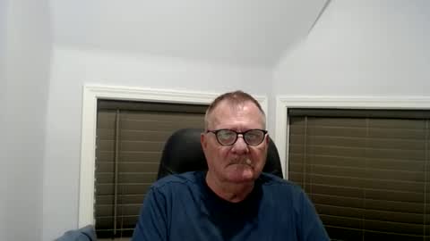 Snapshot of oldguybigd chatting on May 23, 5:23 am oldguybigd online show from May 23, 5:23 am