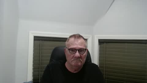 Snapshot of oldguybigd chatting on May 28, 5:27 am oldguybigd online show from May 28, 5:27 am