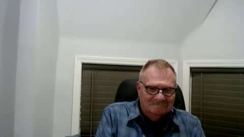 Snapshot of oldguybigd chatting on May 30, 4:31 am oldguybigd online show from May 30, 4:31 am