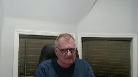 Snapshot of oldguybigd chatting on June 3, 4:59 am oldguybigd online show from June 3, 4:59 am