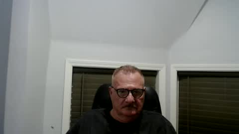 Snapshot of oldguybigd chatting on June 12, 4:22 am oldguybigd online show from June 12, 4:22 am