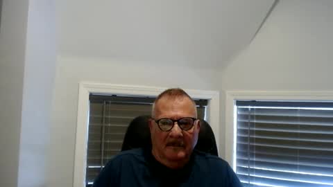 Snapshot of oldguybigd chatting on June 15, 6:43 pm oldguybigd online show from June 15, 6:43 pm