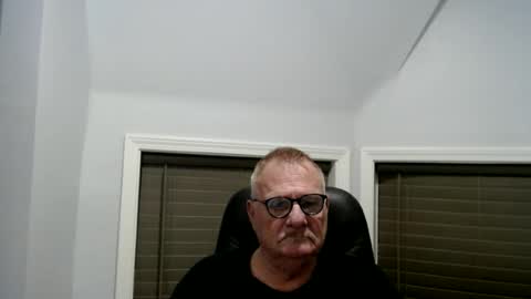 Snapshot of oldguybigd chatting on June 21, 5:10 am oldguybigd online show from June 21, 5:10 am