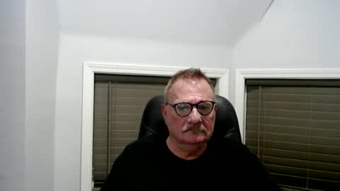 Snapshot of oldguybigd chatting on July 4, 4:18 am oldguybigd online show from July 4, 4:18 am