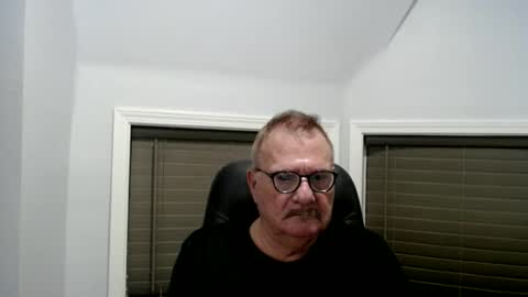 Snapshot of oldguybigd chatting on July 6, 4:31 am oldguybigd online show from July 6, 4:31 am
