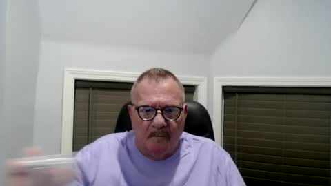 Snapshot of oldguybigd chatting on July 8, 3:33 am oldguybigd online show from July 8, 3:33 am