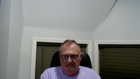 Snapshot of oldguybigd chatting on July 9, 5:33 am oldguybigd online show from July 9, 5:33 am