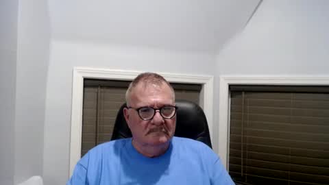 Snapshot of oldguybigd chatting on July 10, 4:50 am oldguybigd online show from July 10, 4:50 am