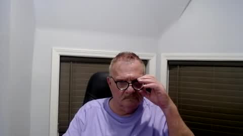 Snapshot of oldguybigd chatting on July 11, 3:42 am oldguybigd online show from July 11, 3:42 am