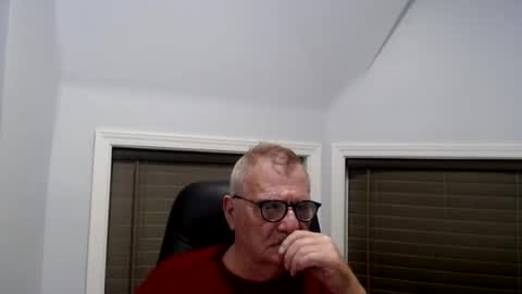 Snapshot of oldguybigd chatting on July 23, 5:16 am oldguybigd online show from July 23, 5:16 am