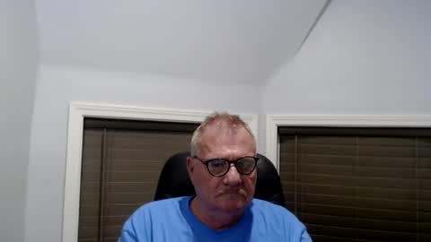 Snapshot of oldguybigd chatting on July 25, 3:15 am oldguybigd online show from July 25, 3:15 am
