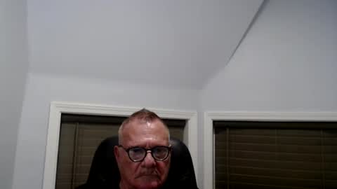Snapshot of oldguybigd chatting on August 1, 4:12 am oldguybigd online show from August 1, 4:12 am