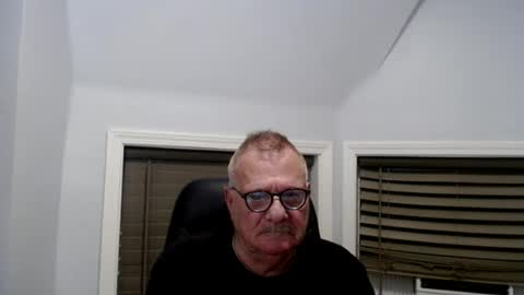 Snapshot of oldguybigd chatting on August 7, 3:19 am oldguybigd online show from August 7, 3:19 am