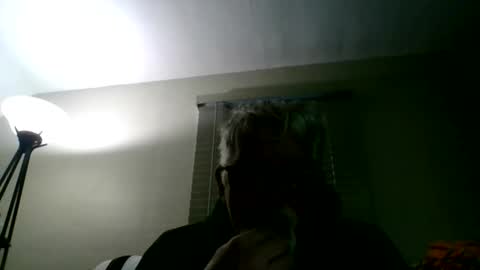 Snapshot of oldmiguy chatting on December 20, 10:06 pm OldMIGUY online show from December 20, 10:06 pm