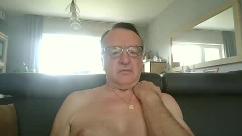 Snapshot of oldtimer160162493 chatting on May 31, 12:45 pm oldtimer160162493 online show from May 31, 12:45 pm