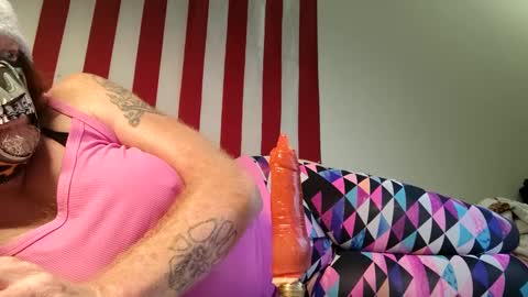 Snapshot of olewrench945706 chatting on October 4, 1:14 am Laura online show from October 4, 1:14 am