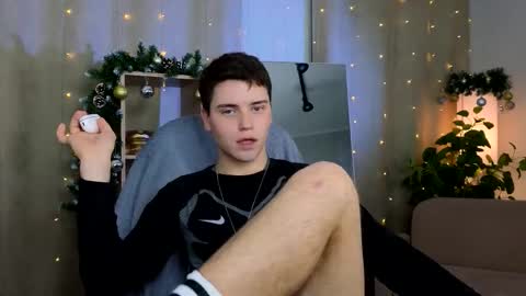 Snapshot of olie_sparkle chatting on December 13, 9:20 pm Olie online show from December 13, 9:20 pm