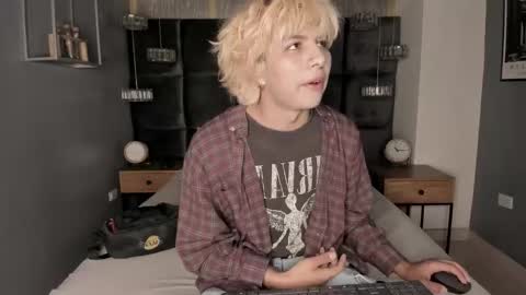 oliiverr22 online show from November 11, 6:30 pm