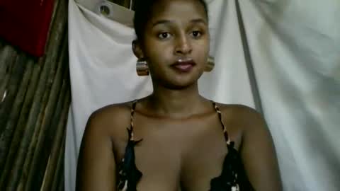 olinah610 online show from April 26, 6:22 am