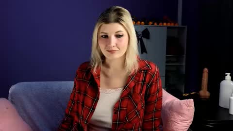 OliSunny Olivia online show from November 2, 8:11 pm