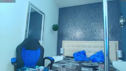 Snapshot of oliver__brown chatting on November 17, 11:32 pm Oliver online show from November 17, 11:32 pm