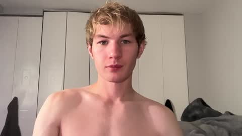 Snapshot of oliver_beck chatting on December 9, 2:02 am Oliver Beck online show from December 9, 2:02 am