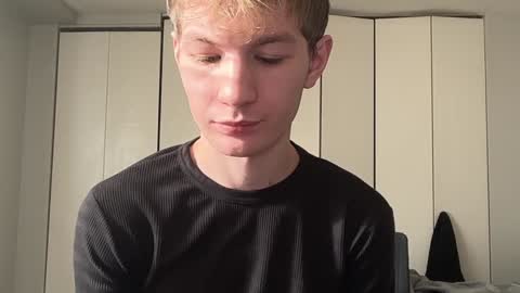 Snapshot of oliver_beck chatting on December 12, 5:37 pm Oliver Beck online show from December 12, 5:37 pm