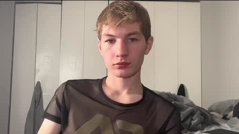 Snapshot of oliver_beck chatting on December 16, 2:25 am Oliver Beck online show from December 16, 2:25 am