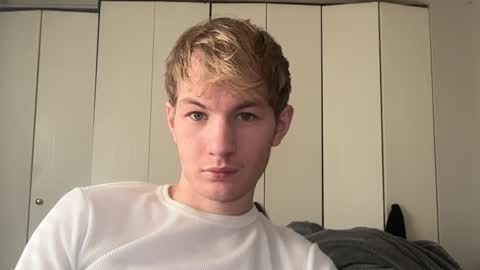 Snapshot of oliver_beck chatting on December 20, 7:28 pm Oliver Beck online show from December 20, 7:28 pm