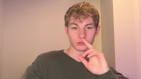 Snapshot of oliver_beck chatting on December 28, 2:43 am Oliver Beck online show from December 28, 2:43 am